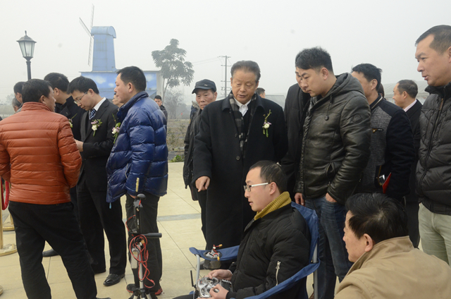 “7790必发集团飞手”尽显风范首期无人机应用手艺高级培训班学员圆满结业