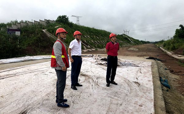 陈云总司理视察川南城际铁路500kV线路迁改工程