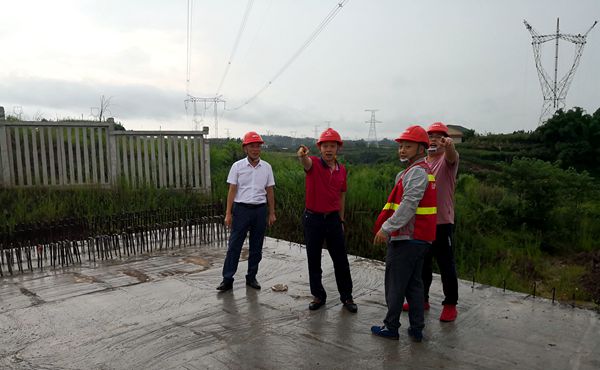 陈云总司理视察川南城际铁路500kV线路迁改工程