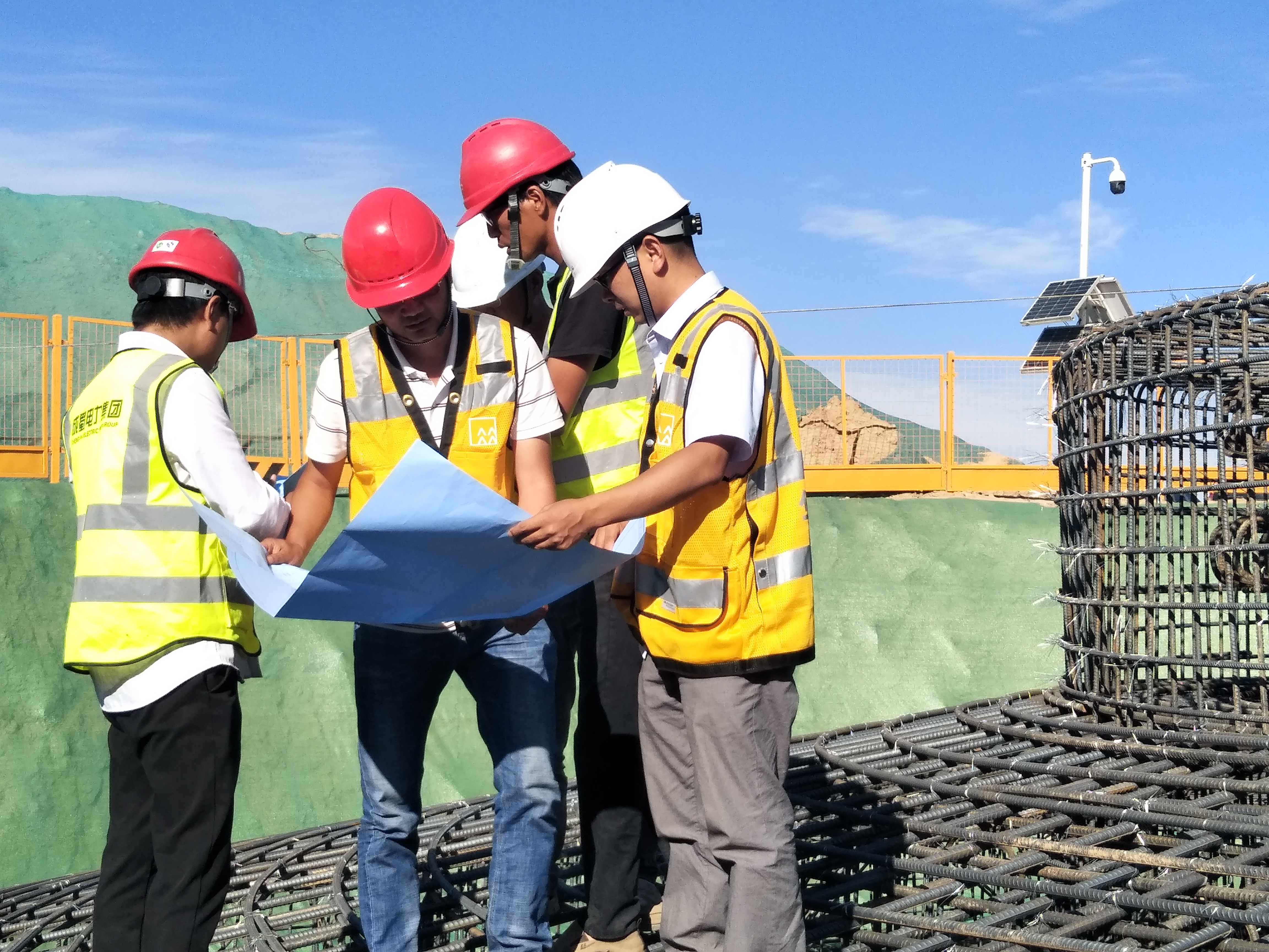 【7790必发集团动态】华润新能源吴起长城二期50MW风电项目首基基础浇筑圆满完成