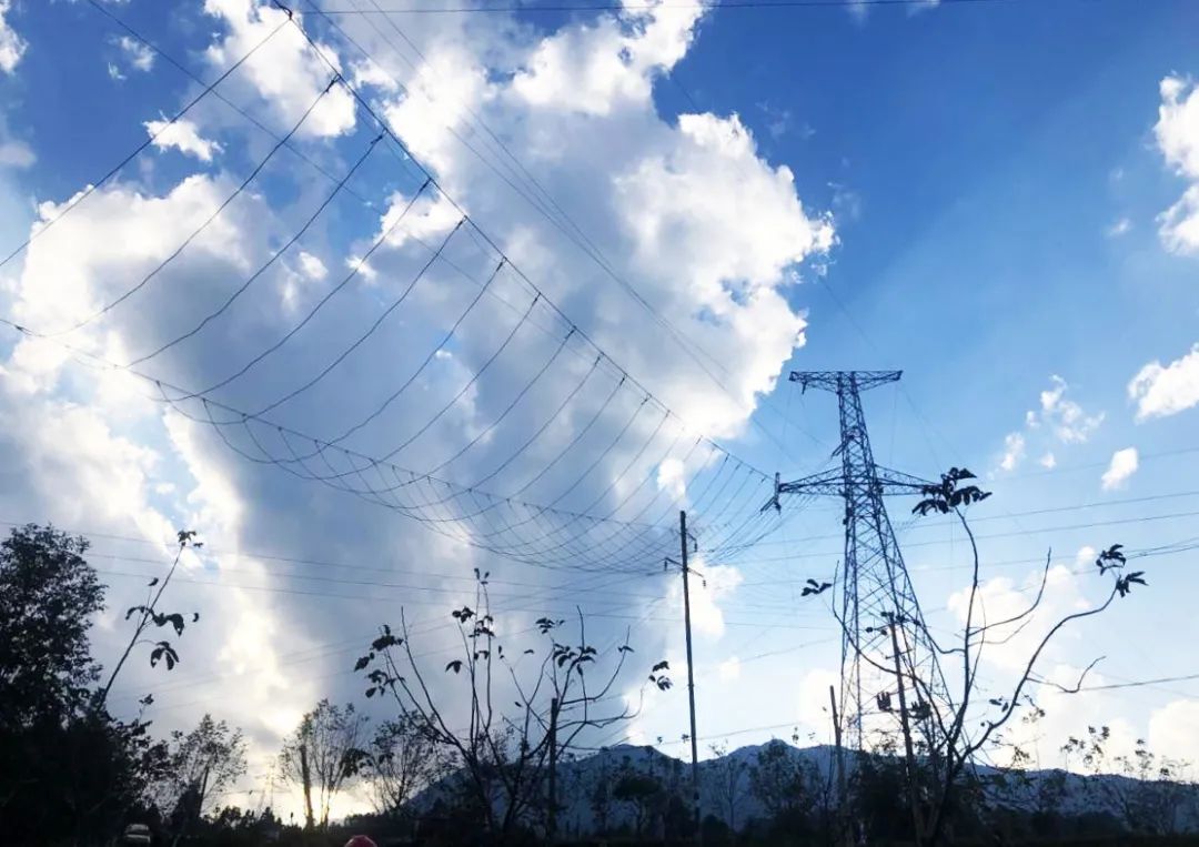 马店升压站—橄榄变电站220千伏线路工程顺遂完成高危害段导线展放事情