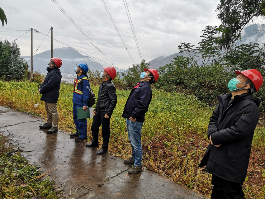 国网四川电力磨练公司宋良一行莅临500kV榄普二线磨练施工现场检查指导事情