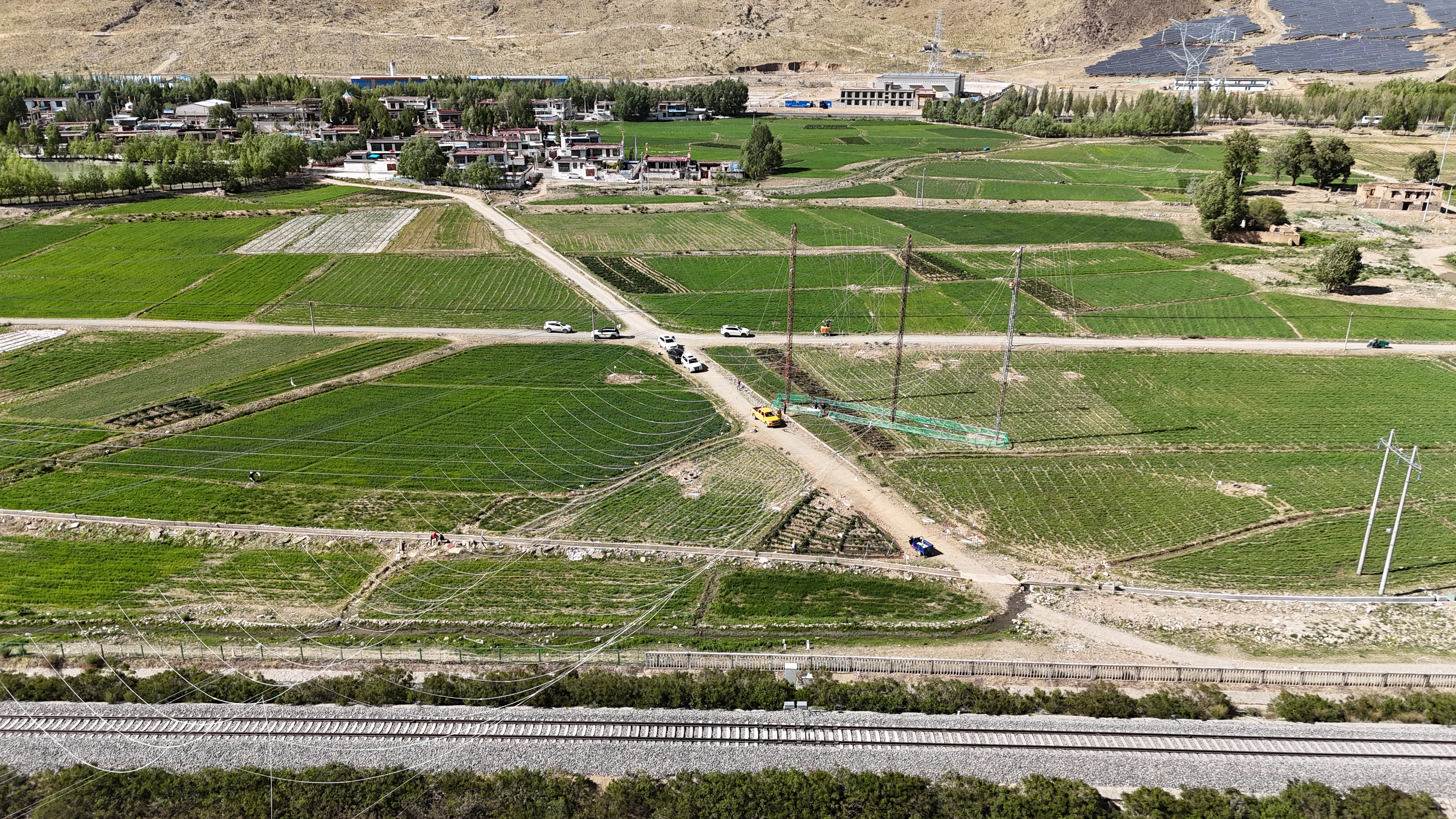 拉萨市堆龙德庆220千伏新能源送出工程顺遂完成集中跨越