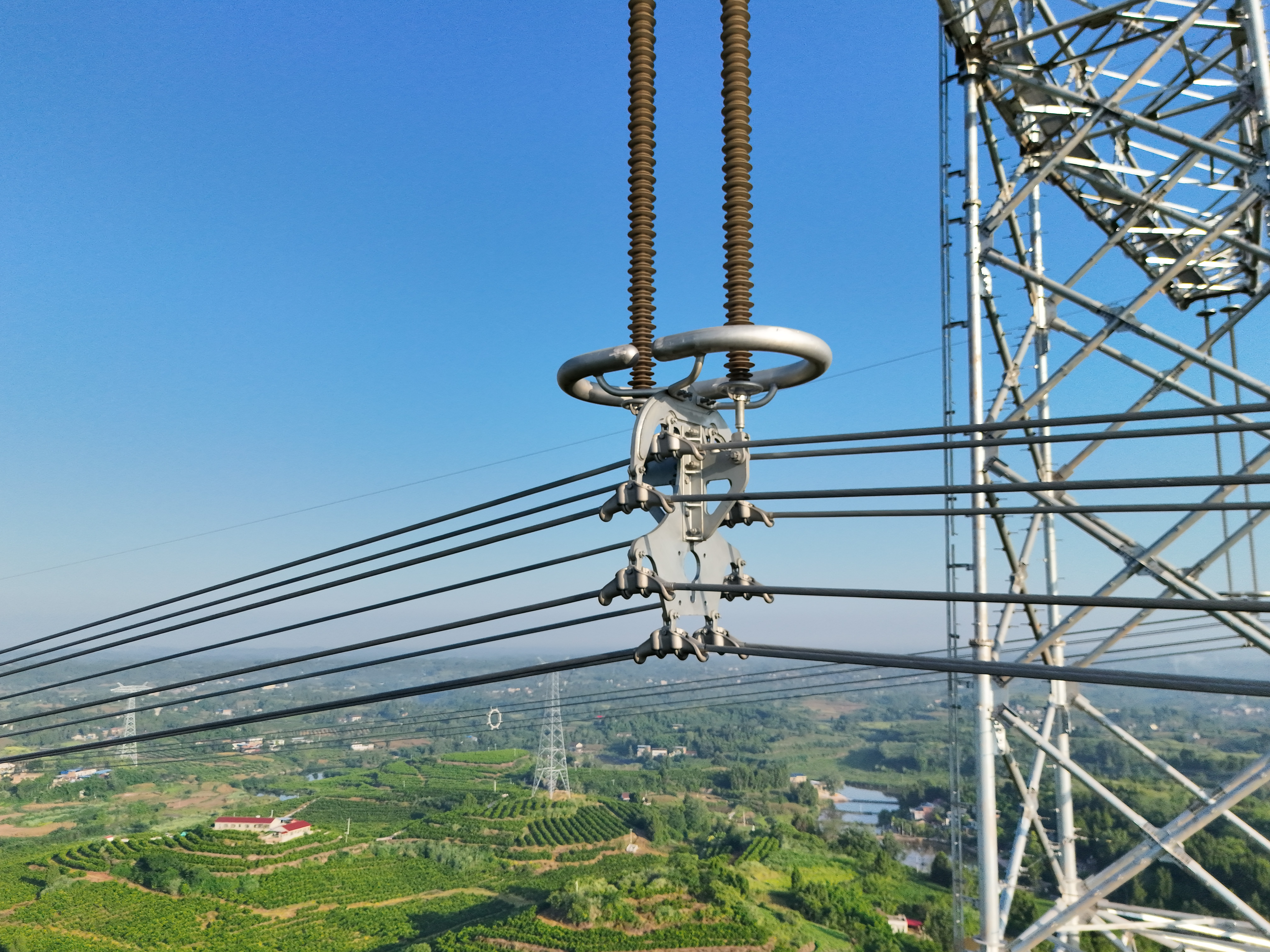 高温保供电，，，，，，7790必发集团电力集团全力护航1000kV天岳一二线保电工程