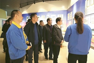 贵州省黔东南州委常委、、、榕江县县委书记贺代宏一行到公司旅行学习考察